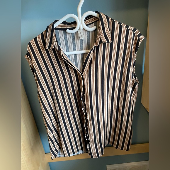 Sleeve less Blouse - Picture 5 of 8